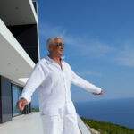 Ex-bancário reformado vive...